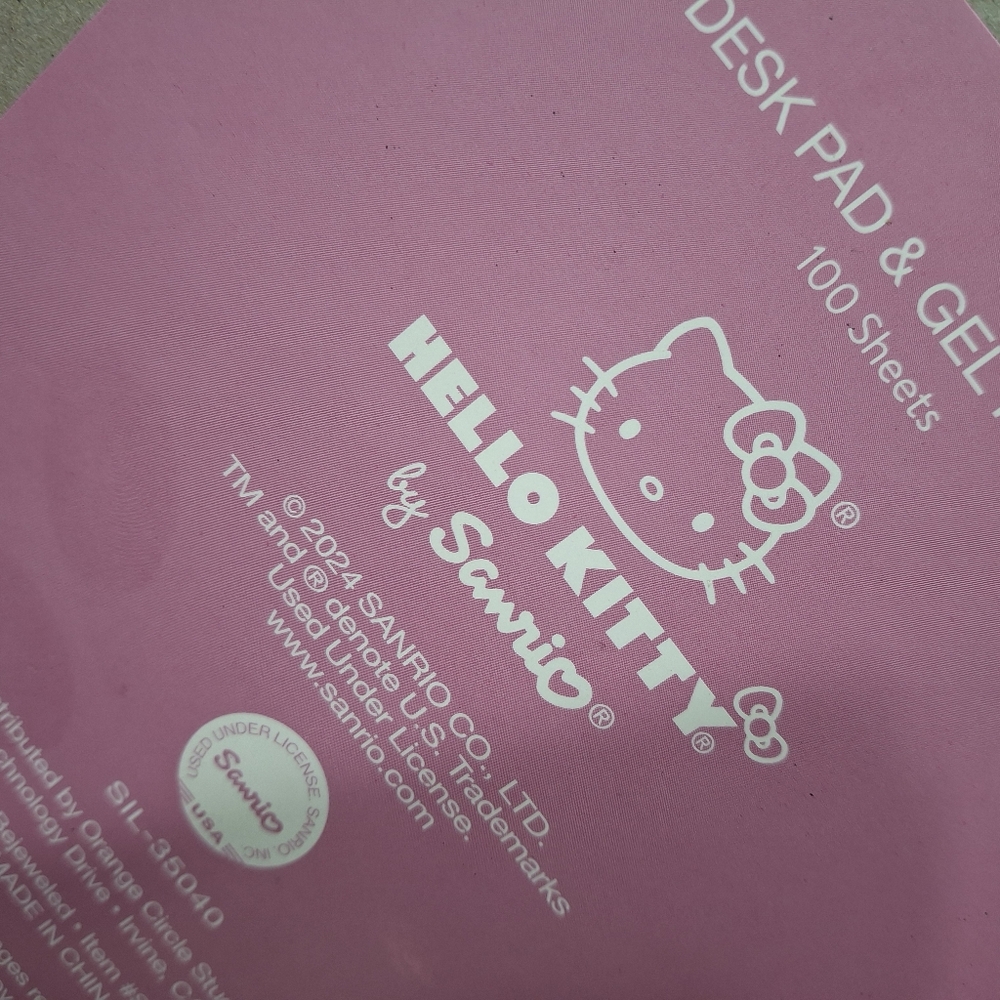 Hello Kitty Notepad with Pen - Picture 4 of 5